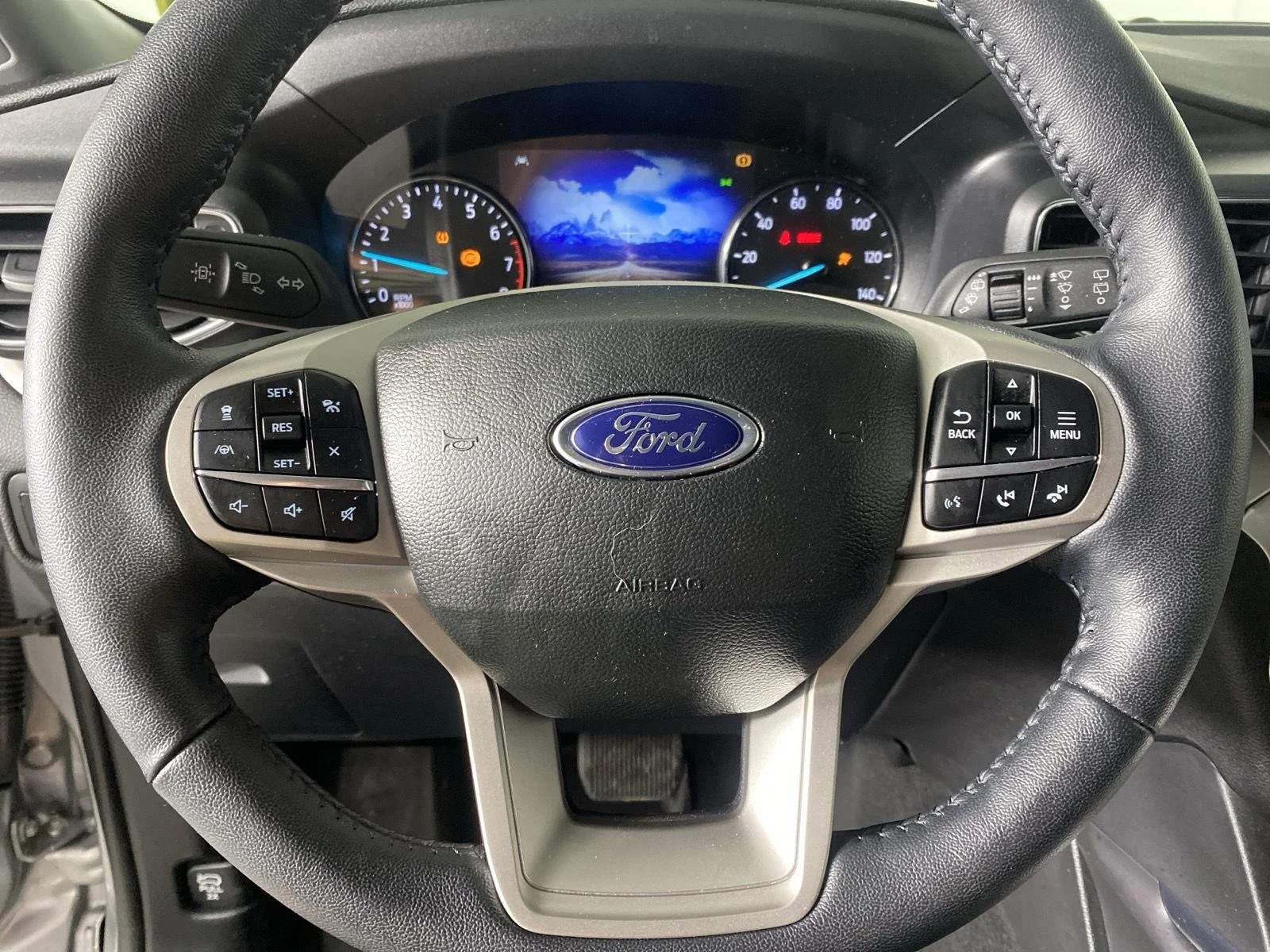 Used 2023 Iconic Silver Ford XLT image 17