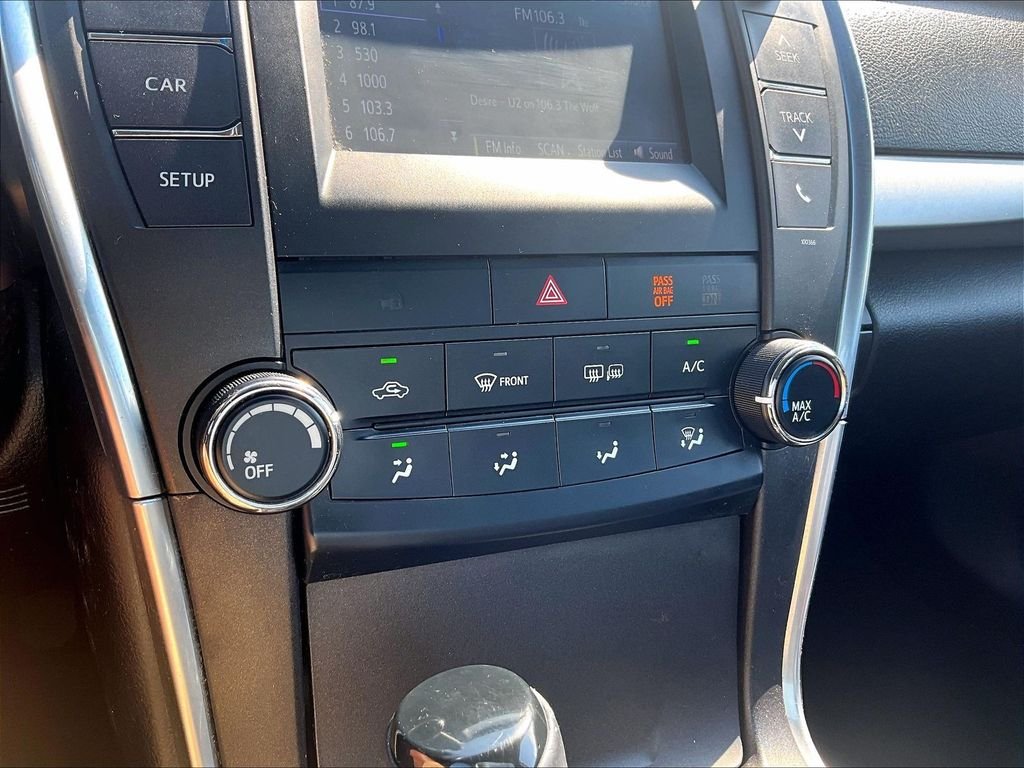 Used 2015 Black Toyota SE image 26