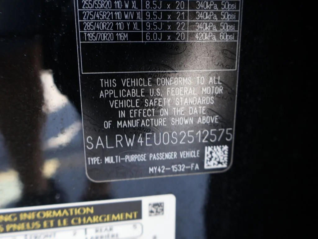 Used 2025 Santorini Black Metallic Land Rover Metropolitan Edition image 40