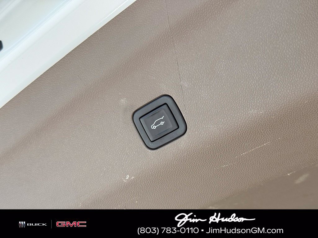Used 2023 WHITE FROST TRICOAT GMC Denali image 18