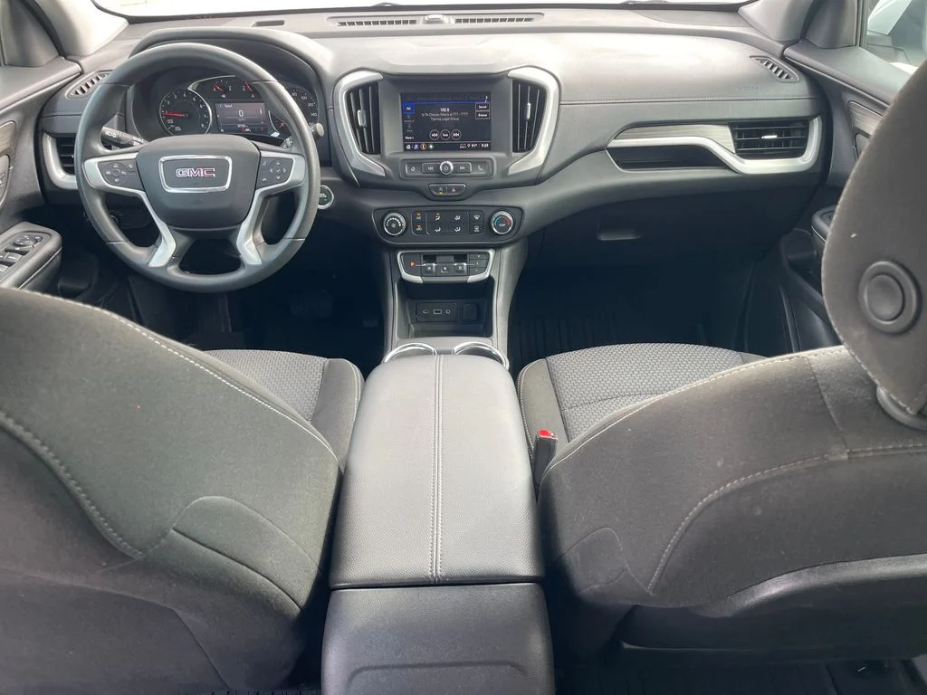 Used 2024 White GMC SLE image 9
