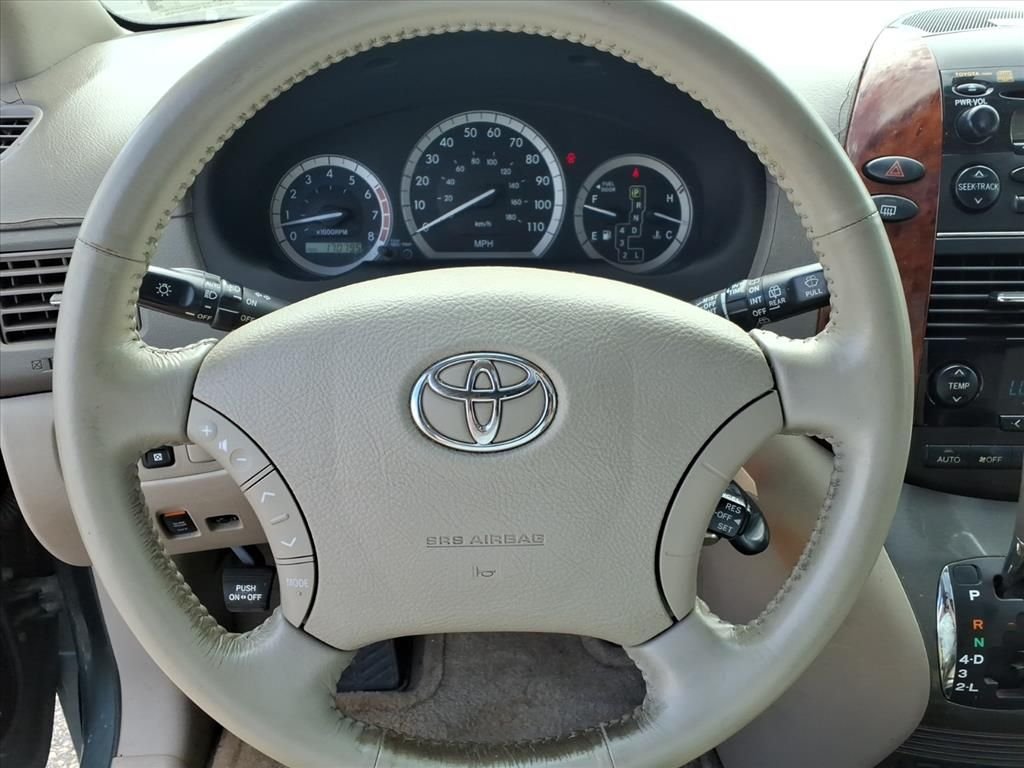 Used 2004 Green Toyota XLE image 23