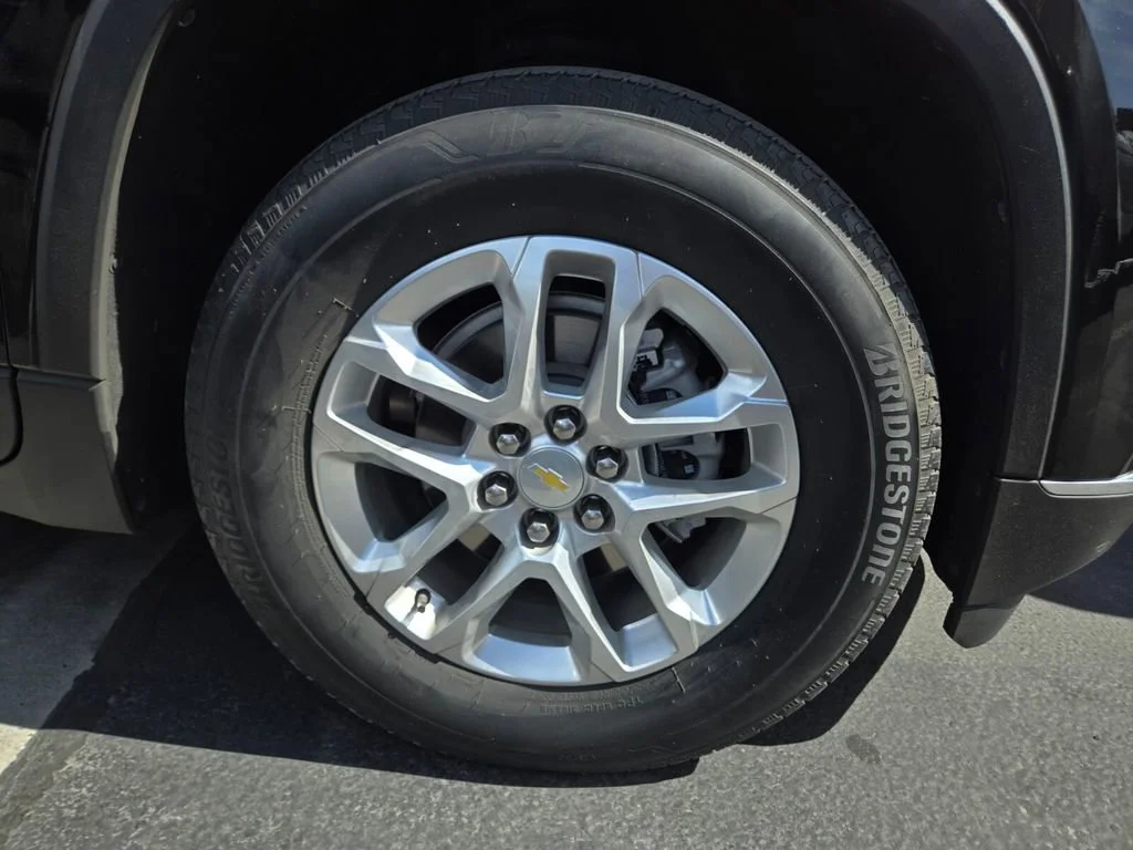Used 2021 MOSAIC BLACK METALLIC Chevrolet LT Cloth image 3