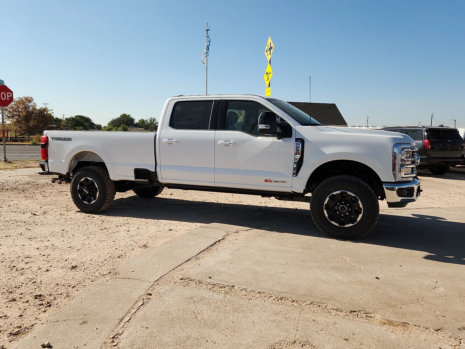 New 2027 Oxford White Ford Lariat image 8