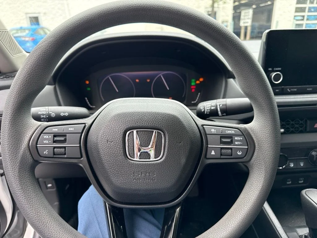 Used 2025 Platinum White Pearl Honda SE image 15