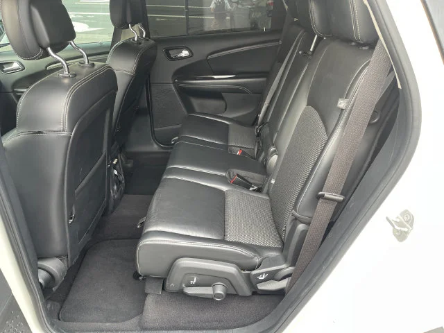 Used 2018 White Dodge Crossroad image 23