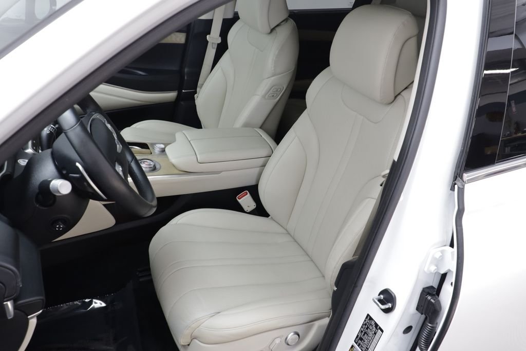 Used 2024 White Genesis 2.5T image 14