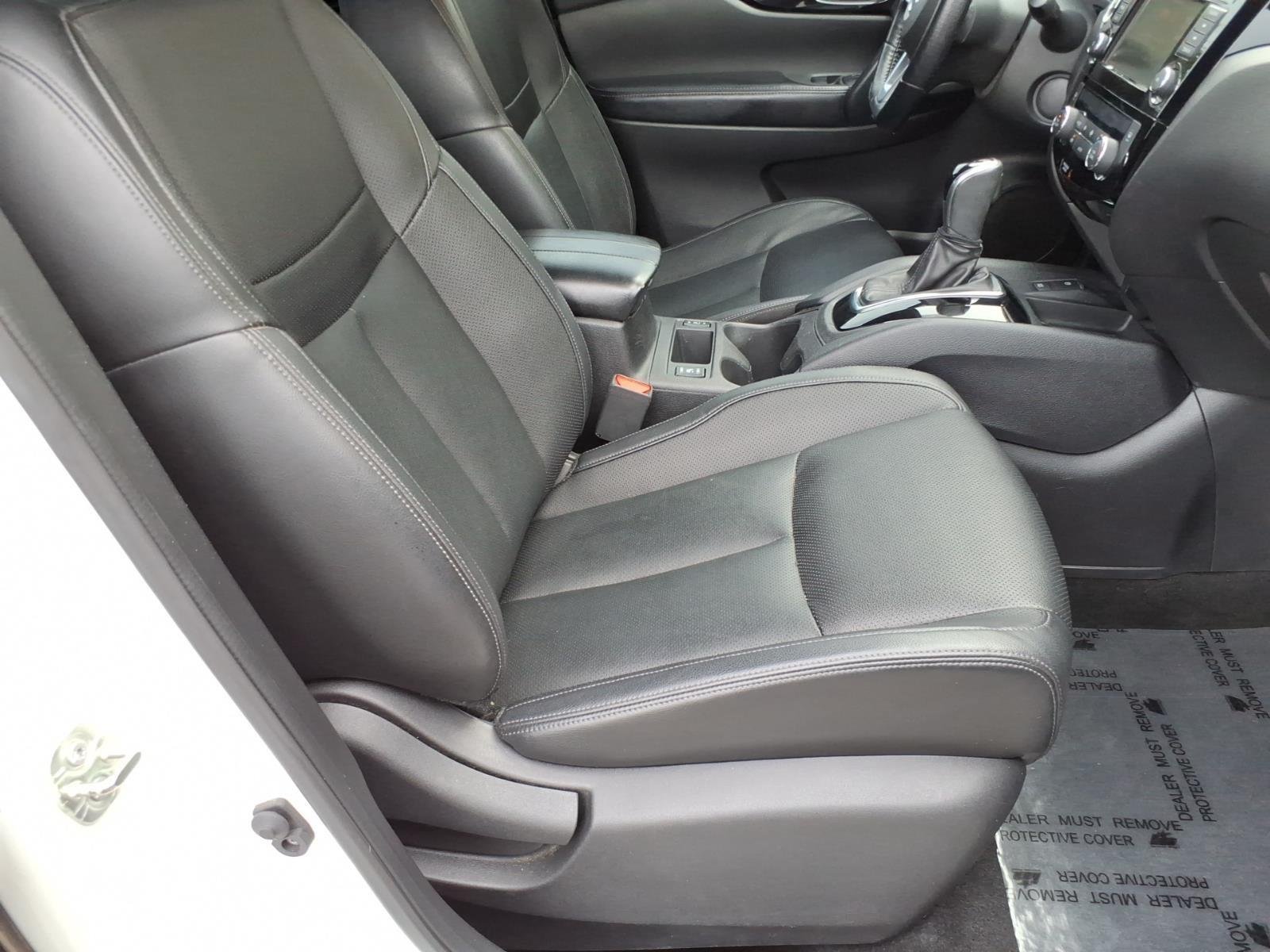 Used 2021 Pearl White Tricoat Nissan SL image 20