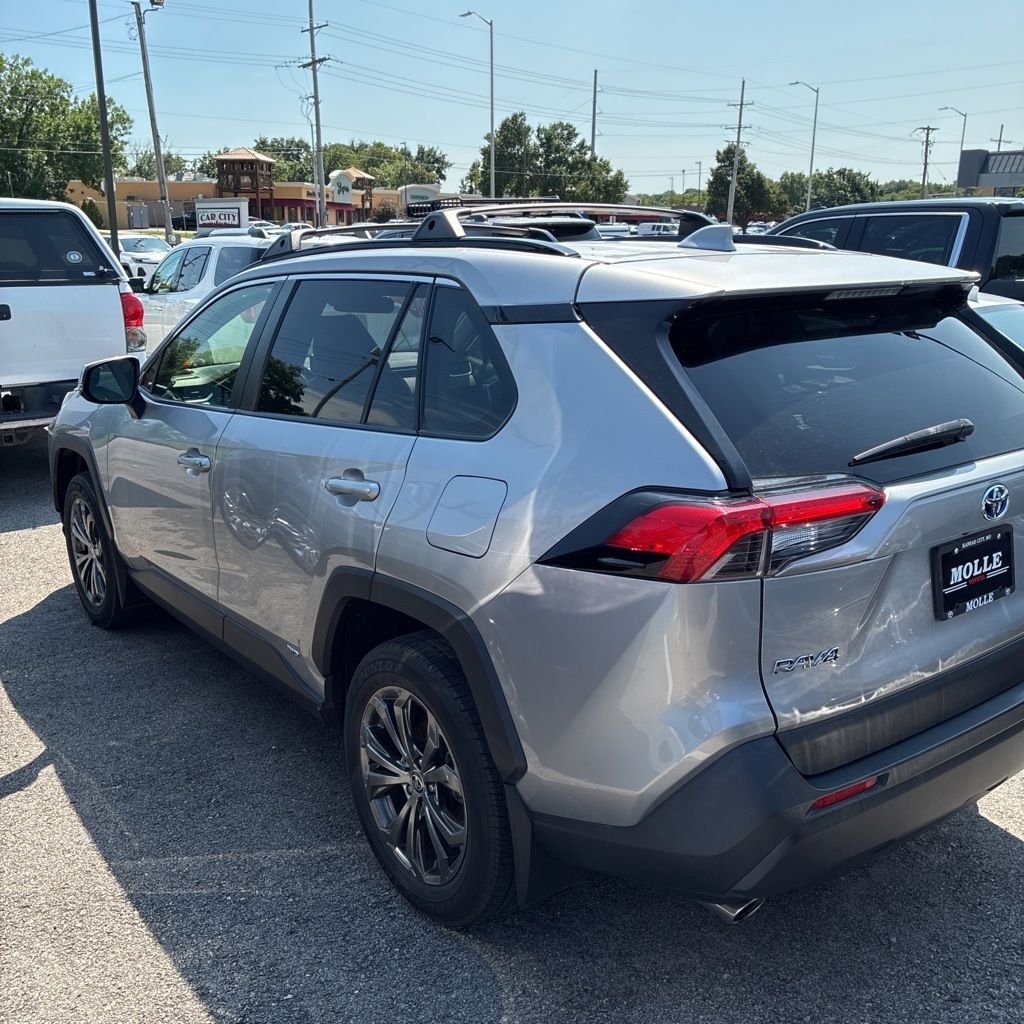 Used 2022 Silver Sky Metallic Toyota XLE Premium image 2