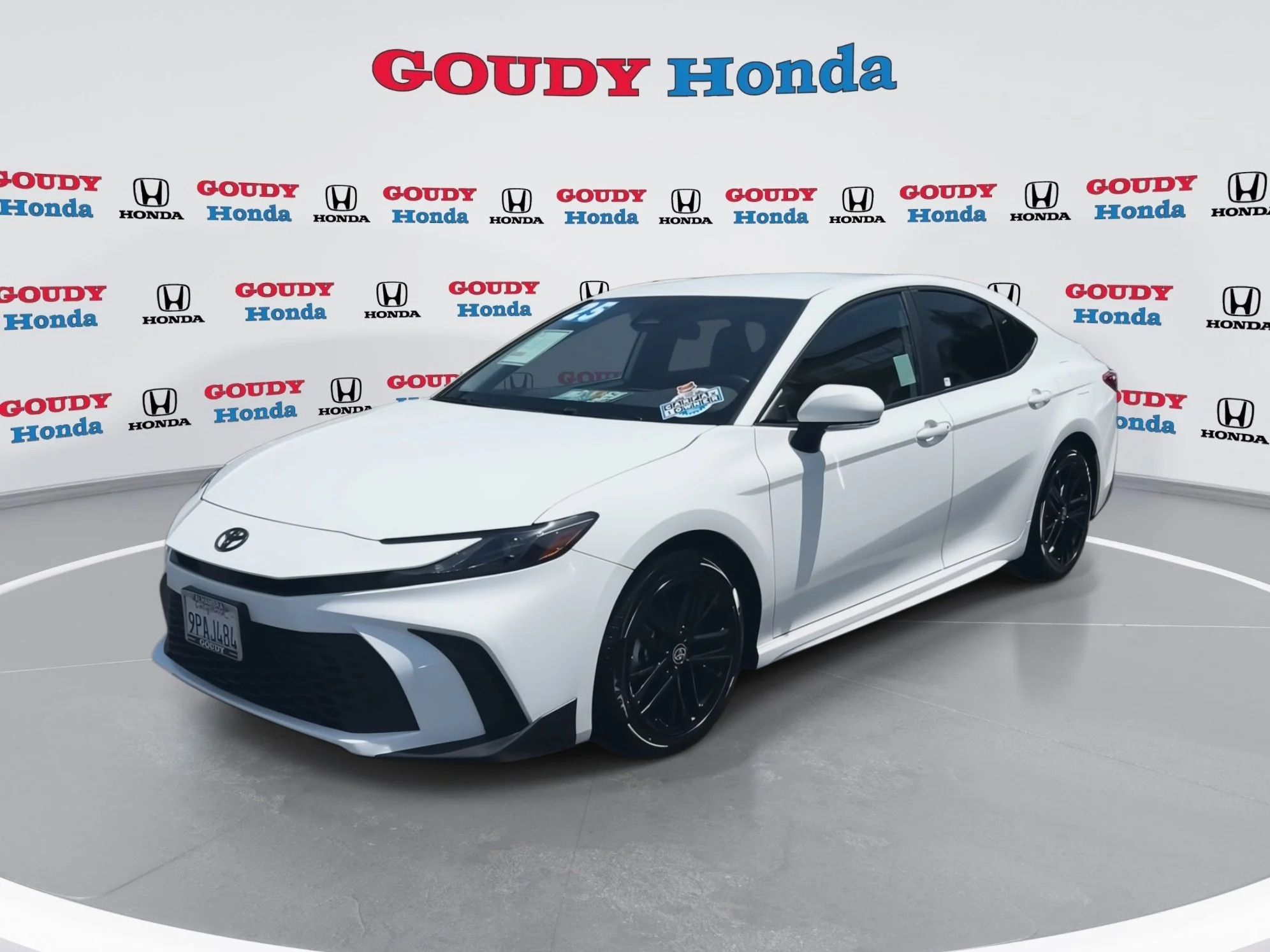 Used 2025 Ice Cap Toyota SE image 4