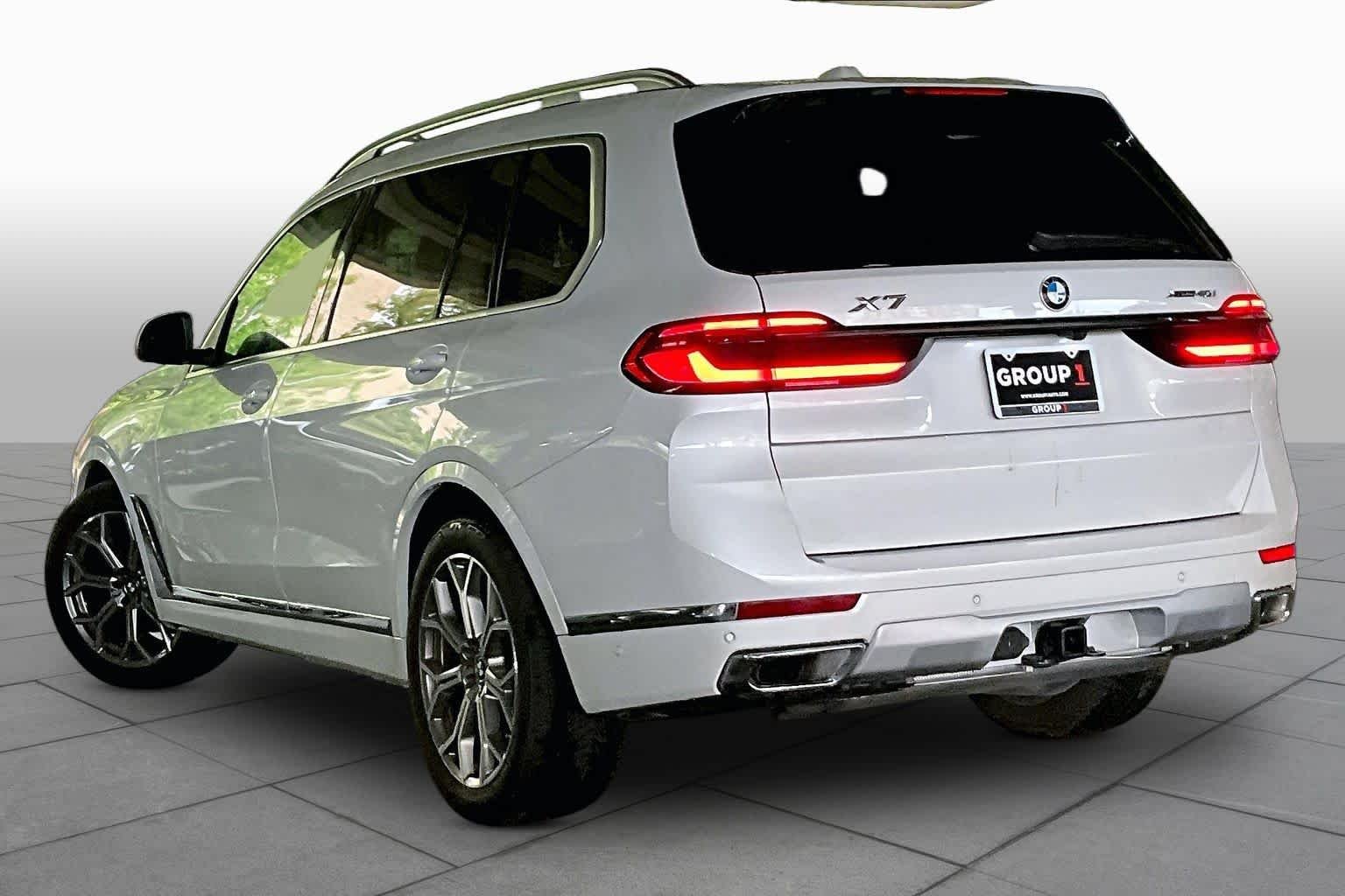 Used 2026 Mineral White Metallic BMW xDrive40i image 11