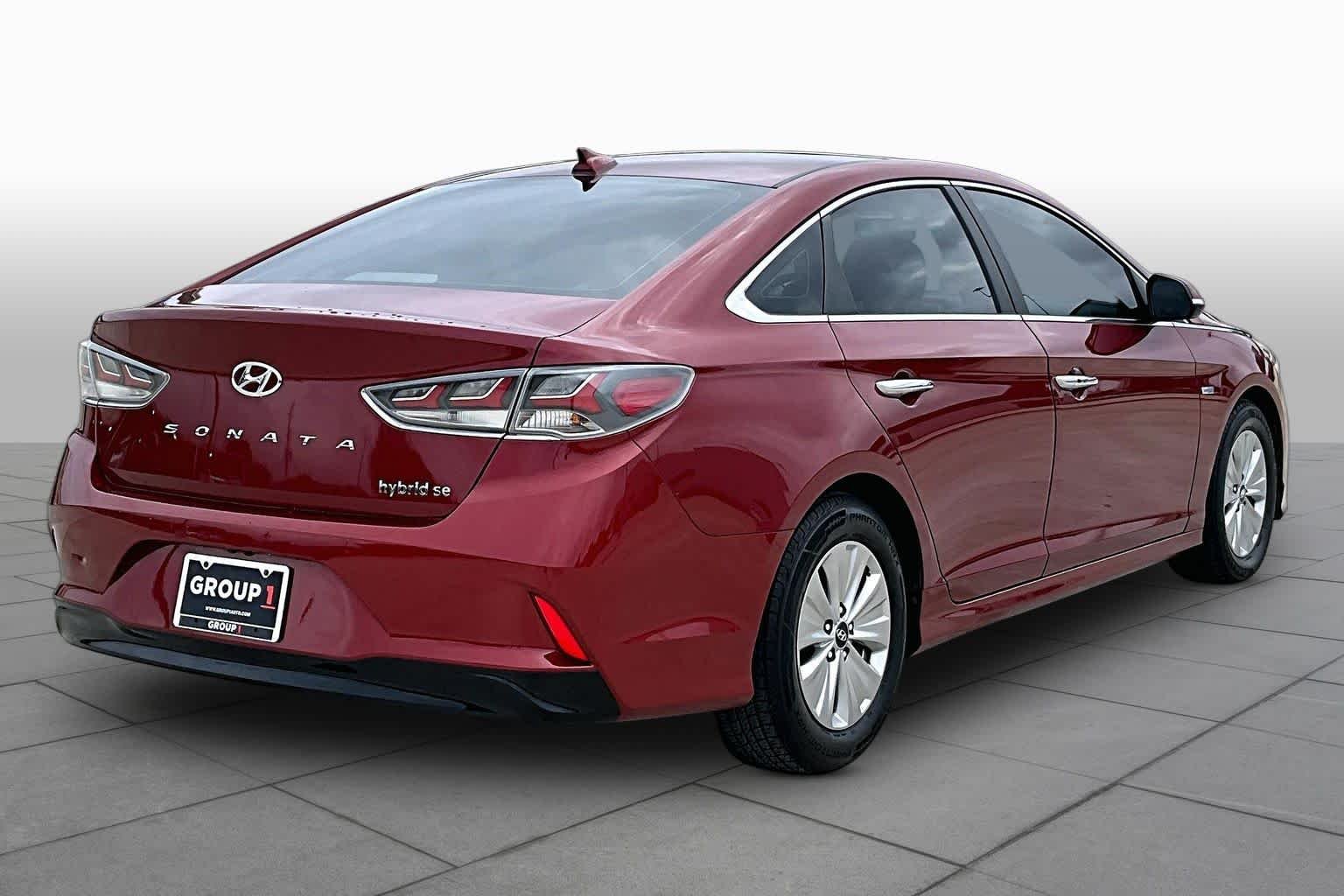 Used 2018 Cosmopolitan Red Hyundai SE image 12