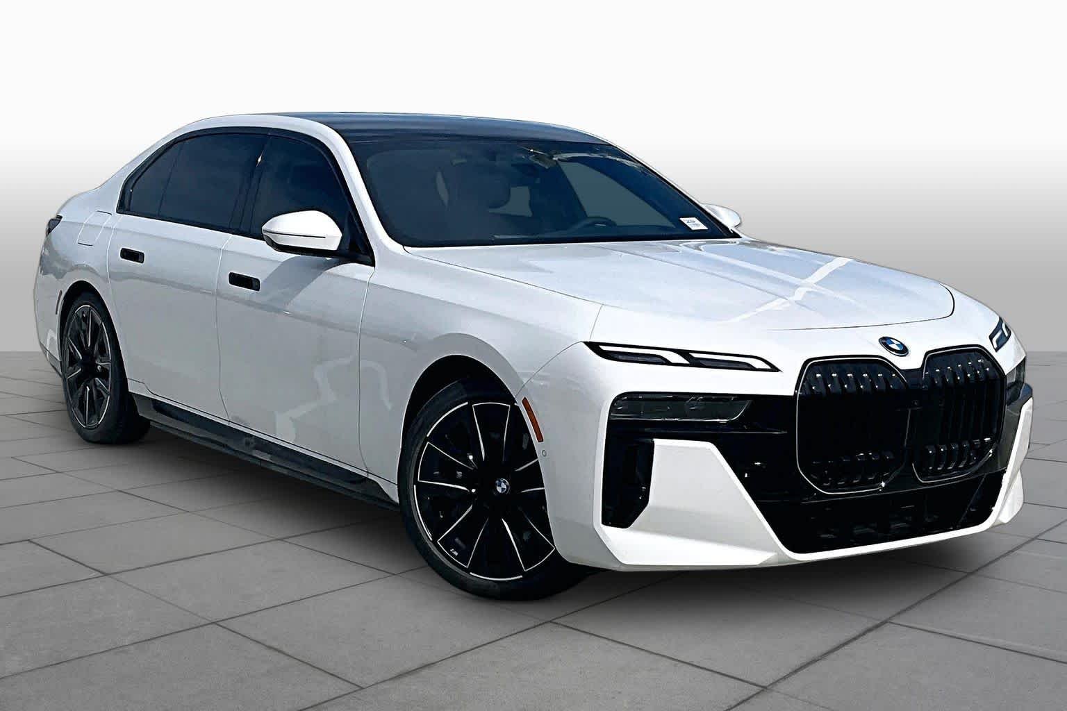 Used 2026 Alpine White BMW 750e xDrive image 2