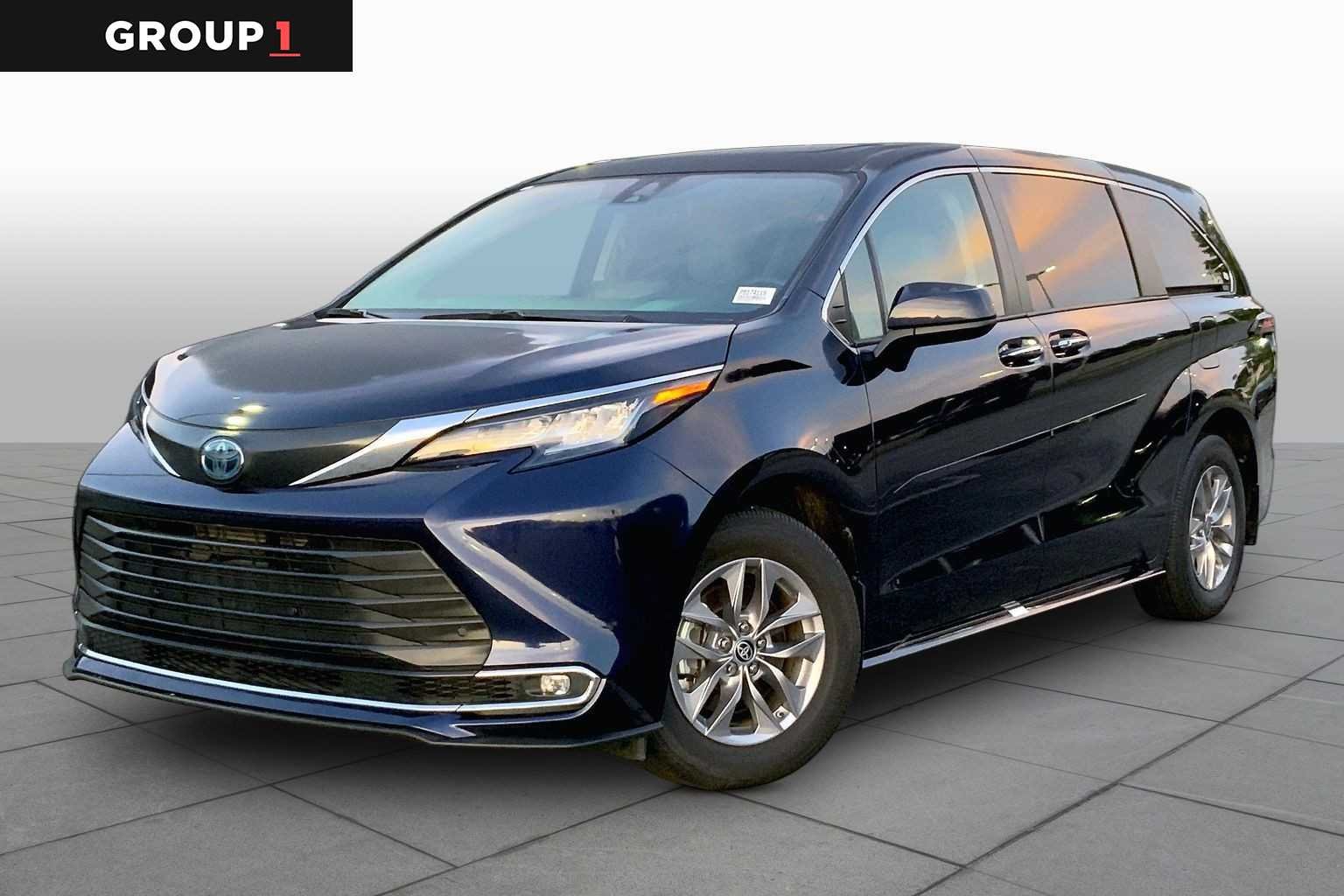 2023 Toyota Sienna XLE 8-Passenger Hybrid FWD's photo