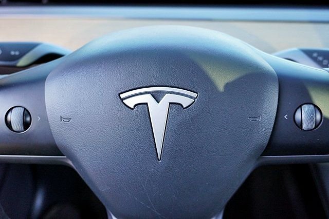 Used 2021  Tesla Standard Range Plus image 37