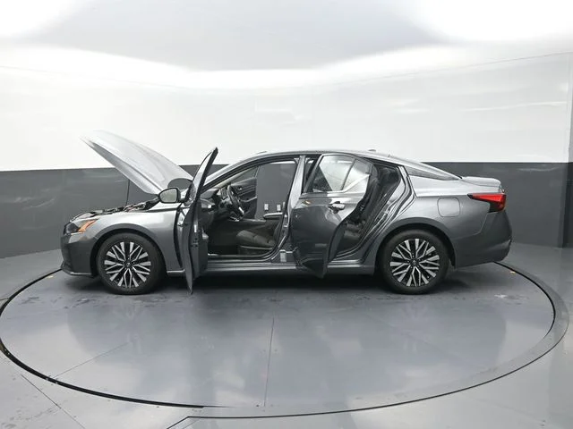 Used 2024 Gray Nissan 2.5 SV image 32