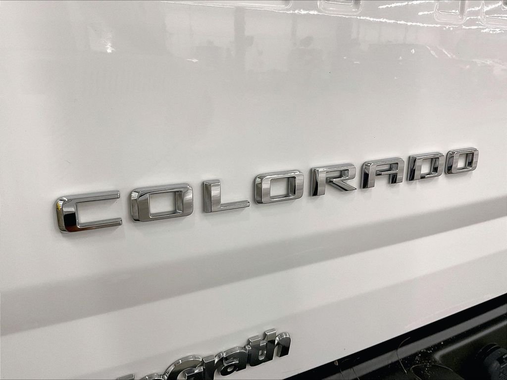 Used 2022 White Chevrolet Z71 image 11