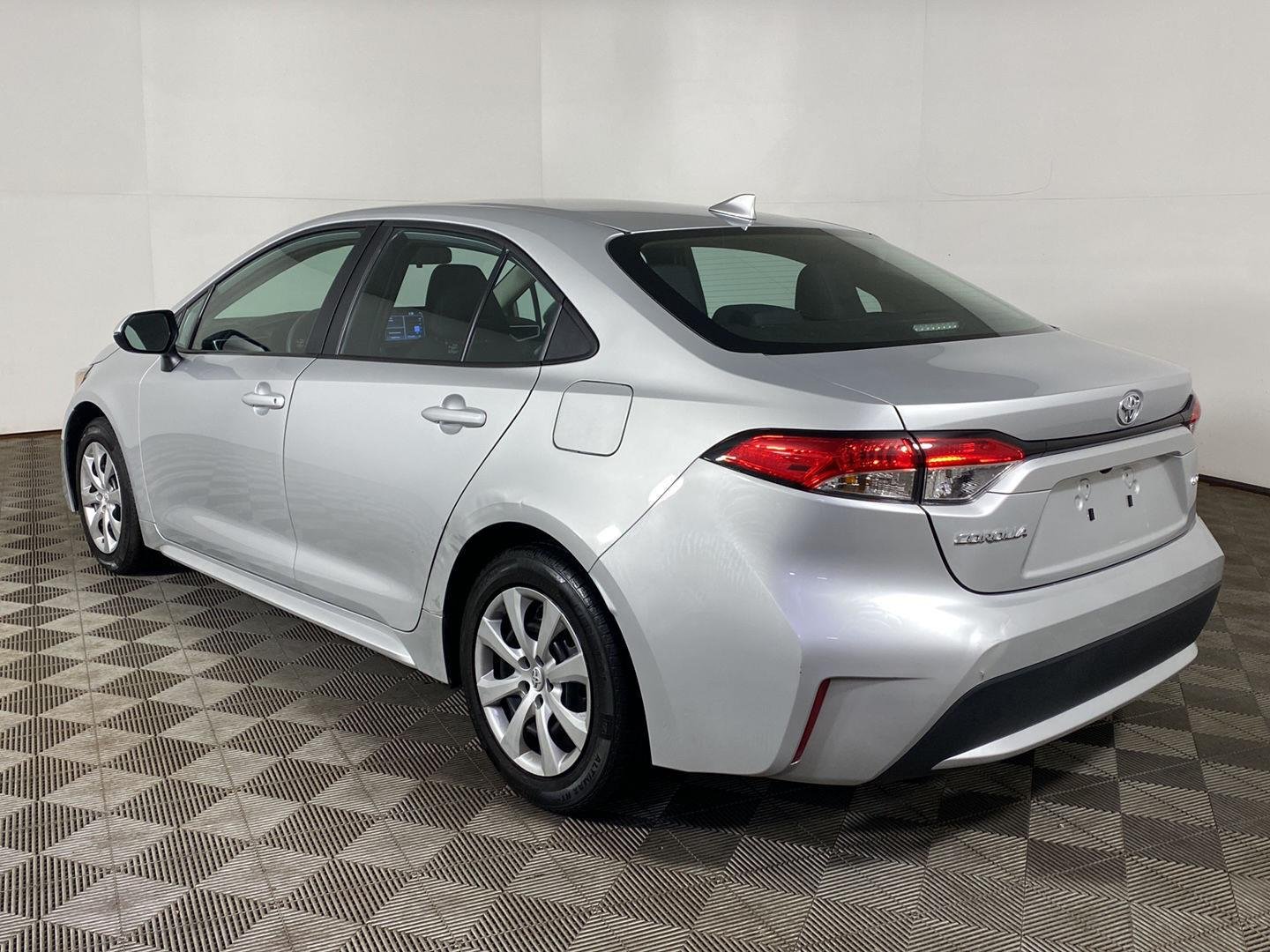 Certified Used 2022 Classic Silver Metallic Toyota LE image 4