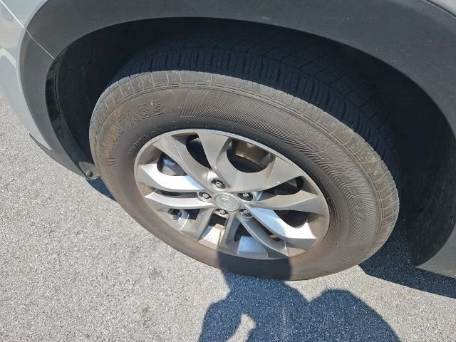 Used 2019 Silver Hyundai SE image 6