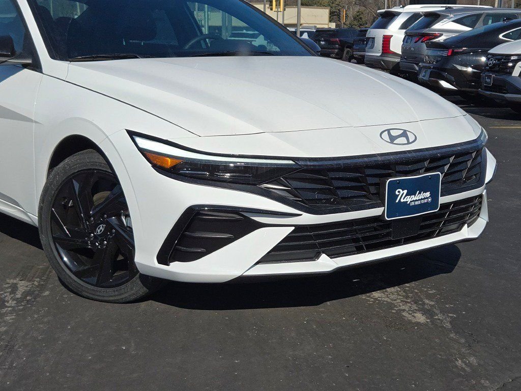 New 2026 White Hyundai SEL Sport image 2