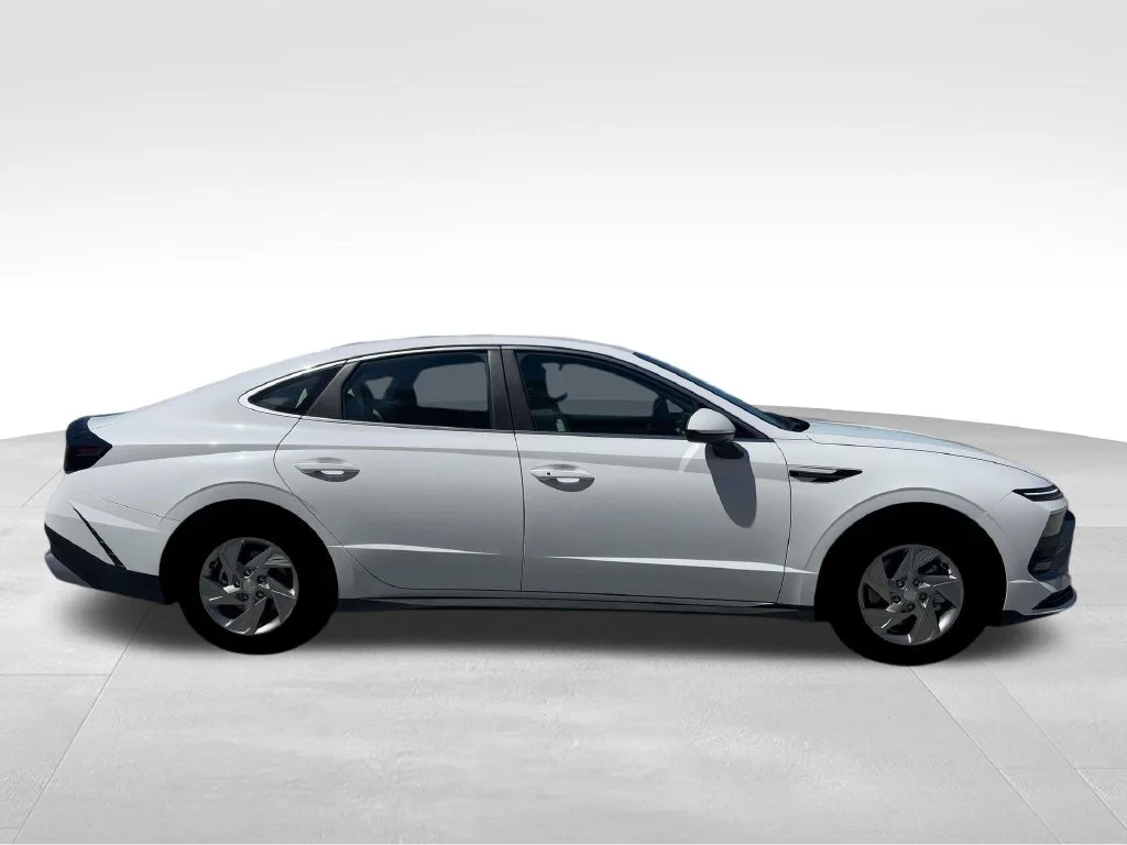 Used 2026 White Hyundai SE image 11