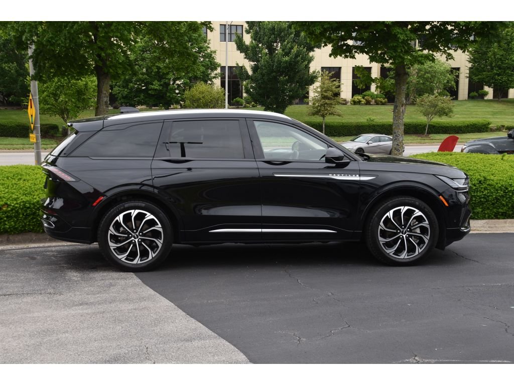 Used 2024 INFINITE BLACK MET CC Lincoln Reserve image 3