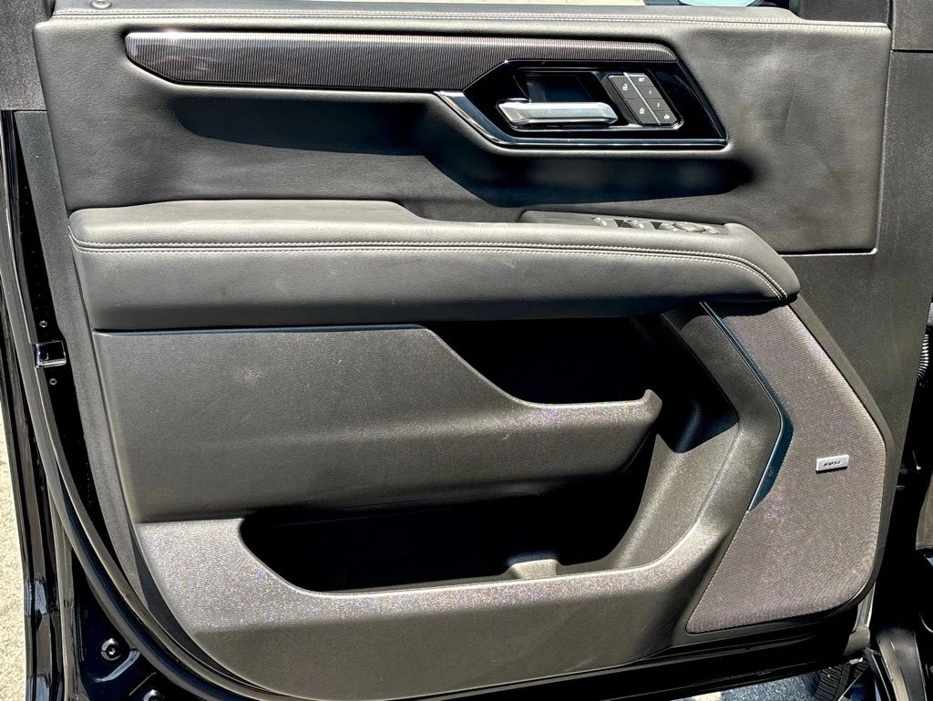 Used 2025 Onyx Black GMC Elevation image 17