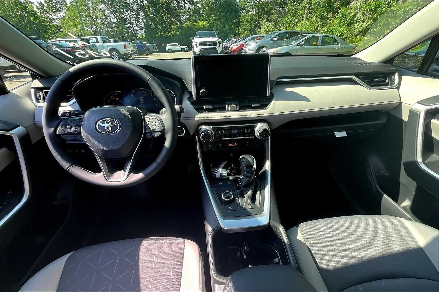 Used 2025 Magnetic Gray Metallic Toyota Hybrid XLE image 5