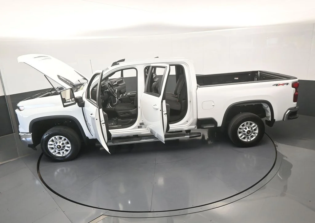 Used 2025 Summit White Chevrolet LT image 70