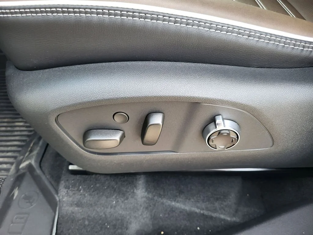 2026 GMC Acadia Denali Ultimate - Photo 11