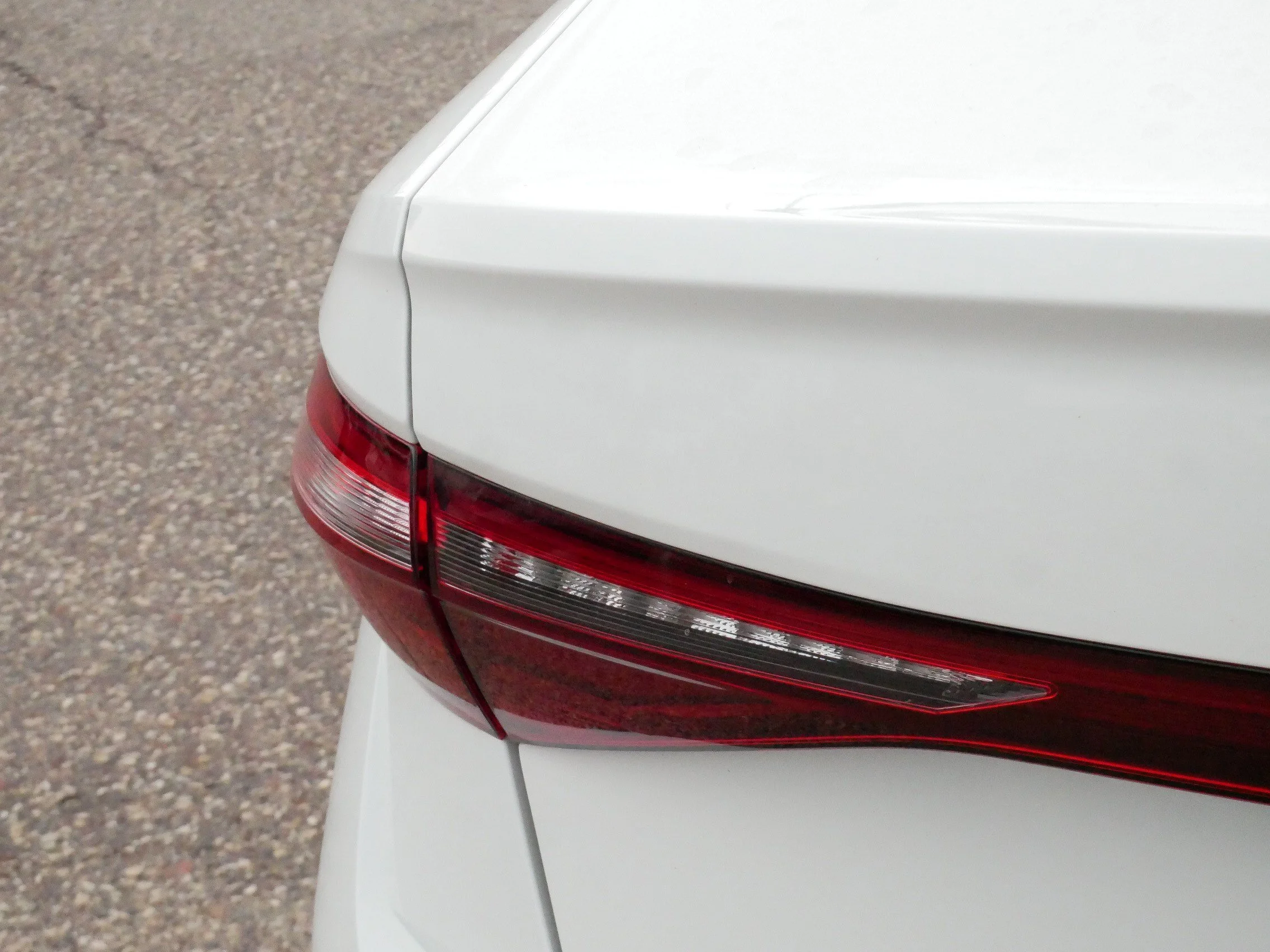 Used 2025 Opal White Pearl Volkswagen SE image 17