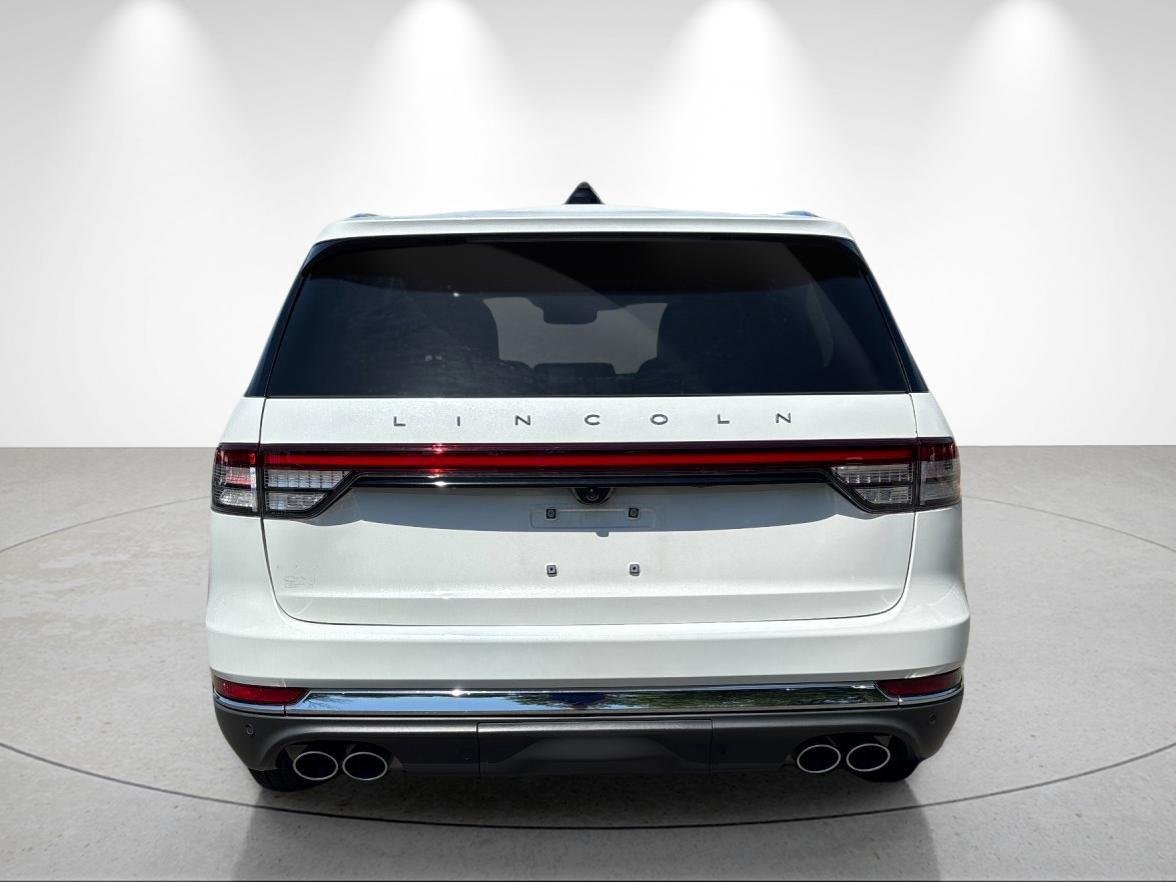 Used 2025 Pristine White Metallic Tri-Coat Lincoln Premiere image 4