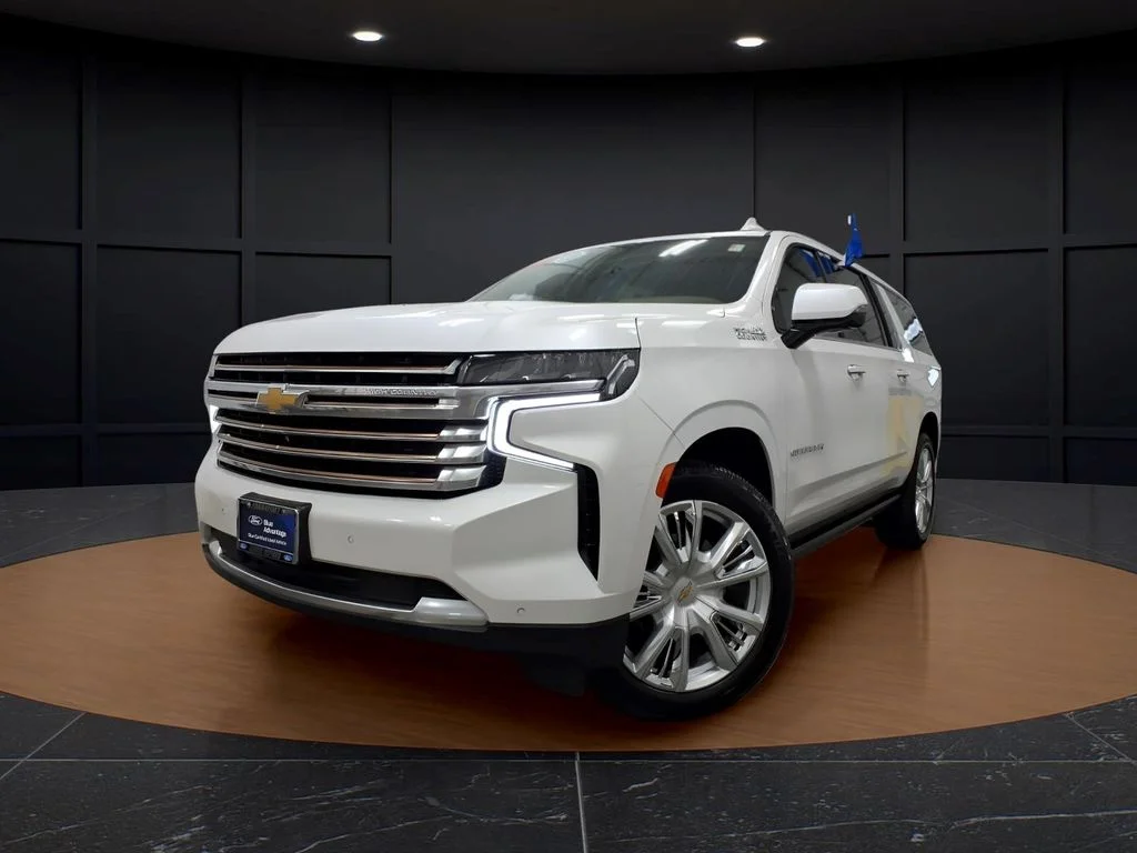 Certified Used 2022 Iridescent Pearl Tricoat Chevrolet High Country image 3