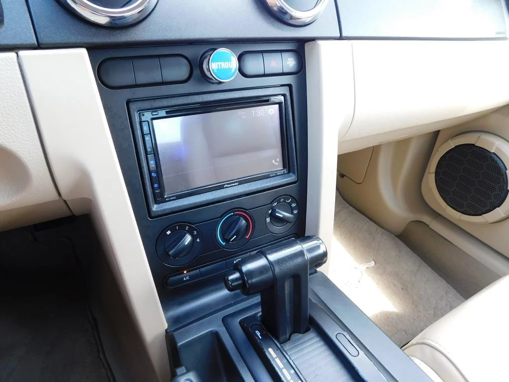 Used 2008 Black Ford V6 Premium image 27