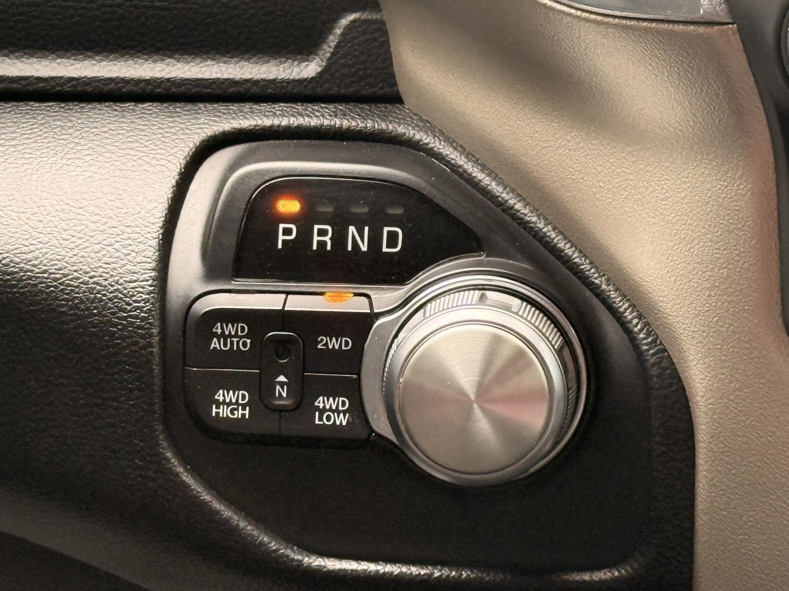 Used 2020 Diamond Black Crystal Pearlcoat Ram Laramie image 33
