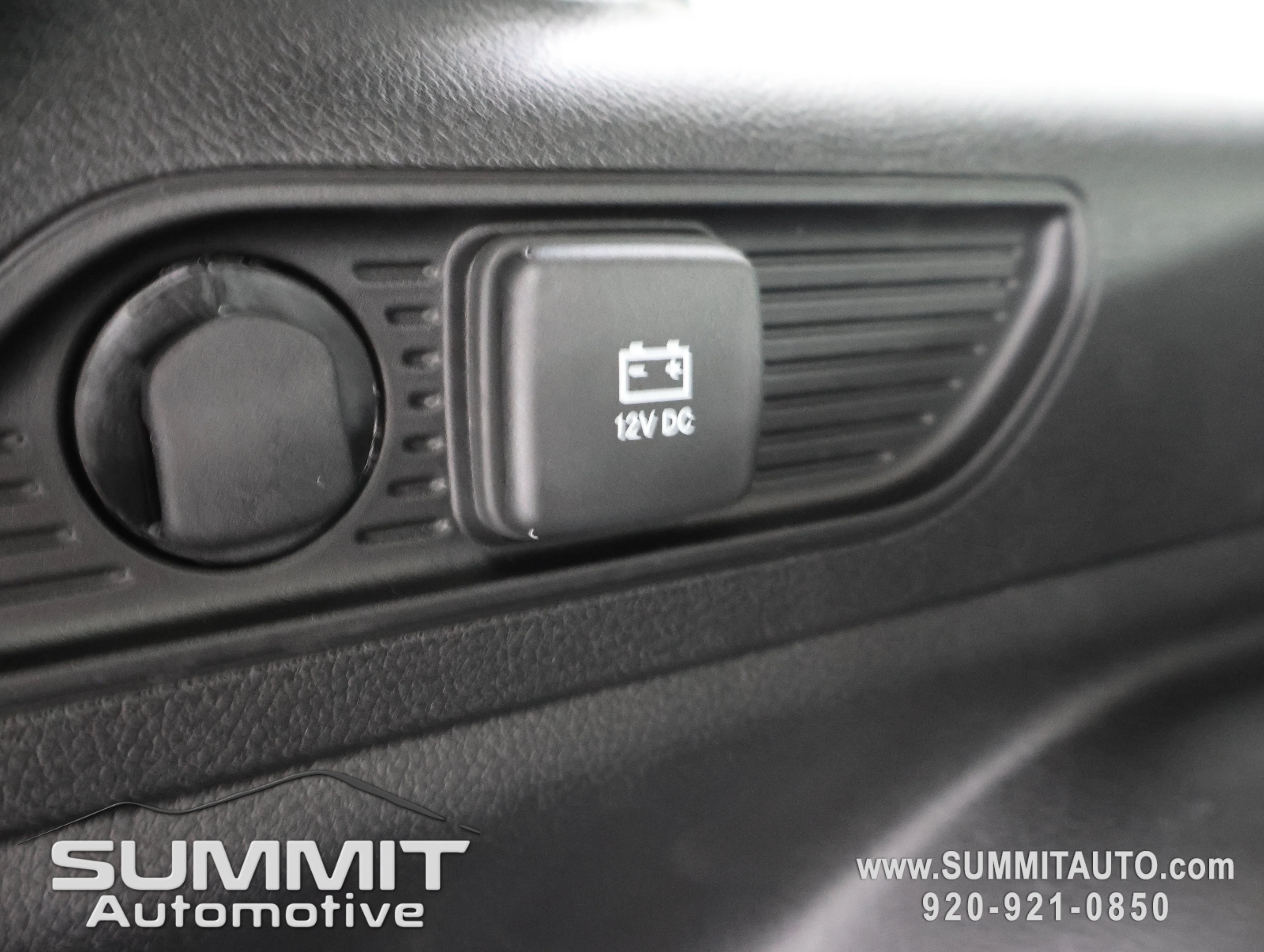 New 2026 Diamond Black Crystal Pearlcoat Jeep Limited image 35