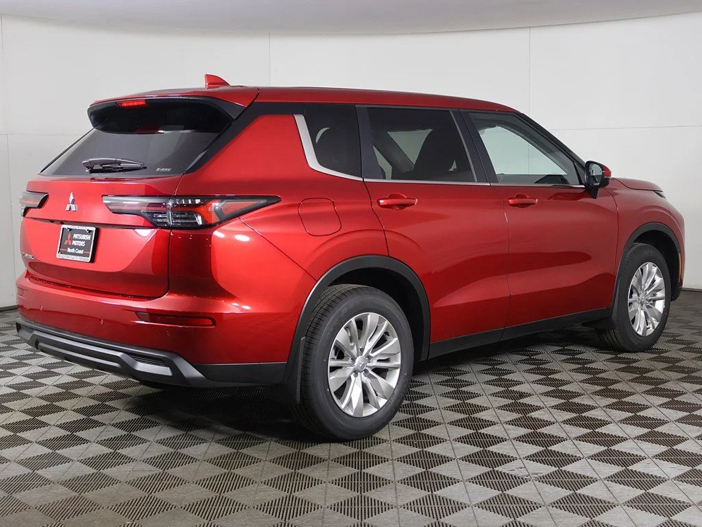 2026 Mitsubishi Outlander ES - Photo 11