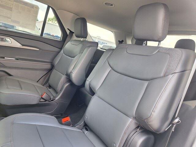 New 2026 Star White Metallic Tri-Coat Ford Active image 30