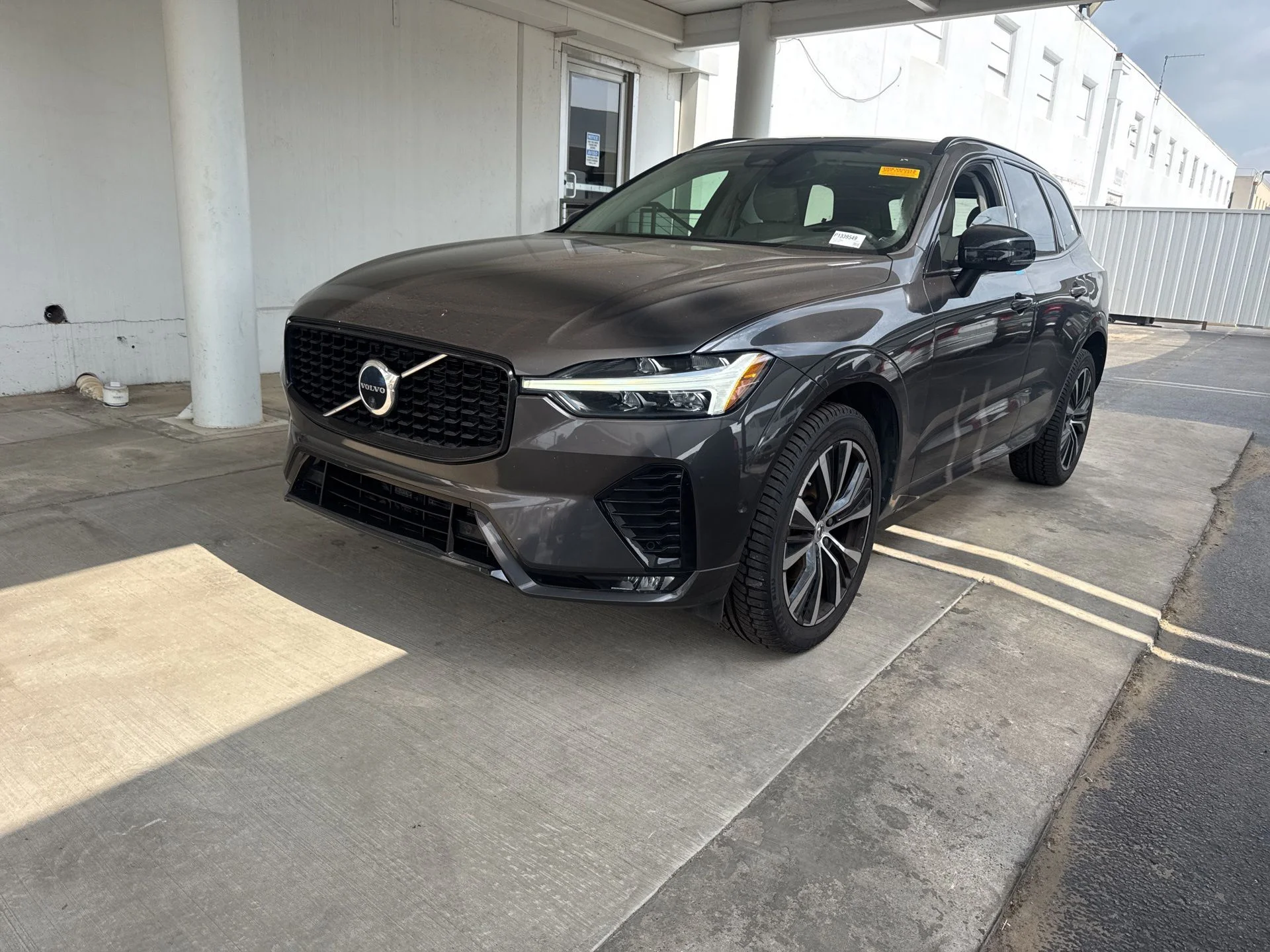 2023 Volvo XC60 B5 Plus Dark Theme AWD's photo