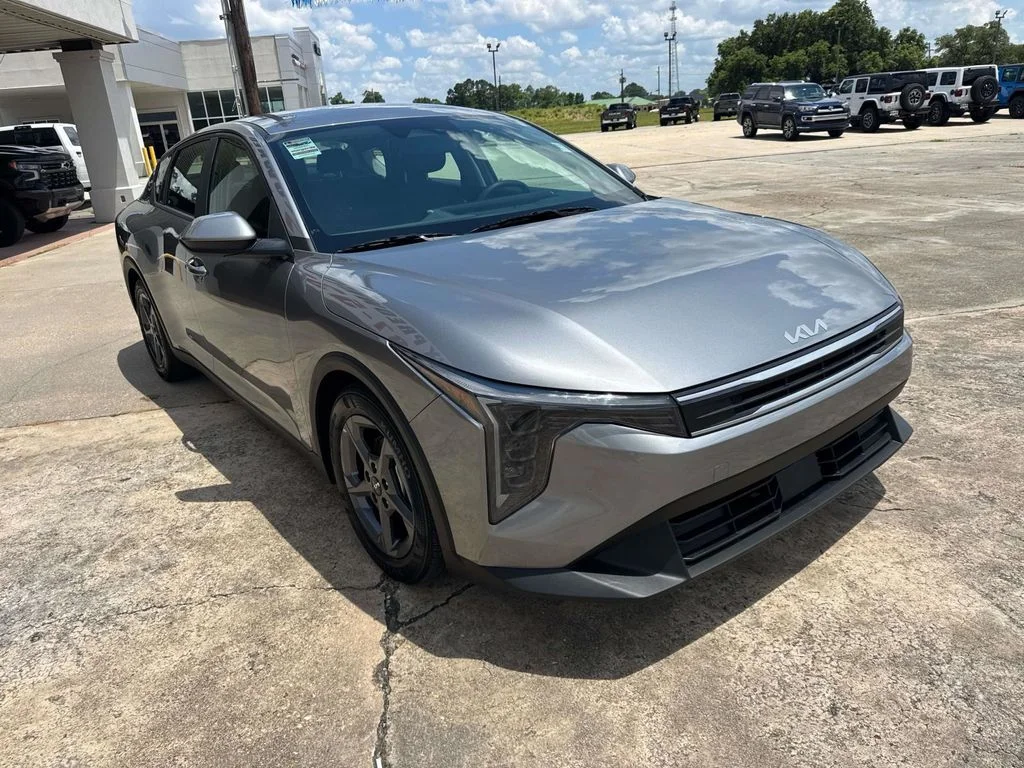 2025 Kia K4 LXS - Photo 8