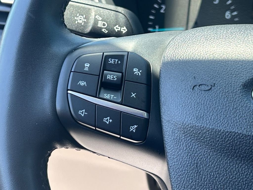 Used 2022 White Ford SE image 27