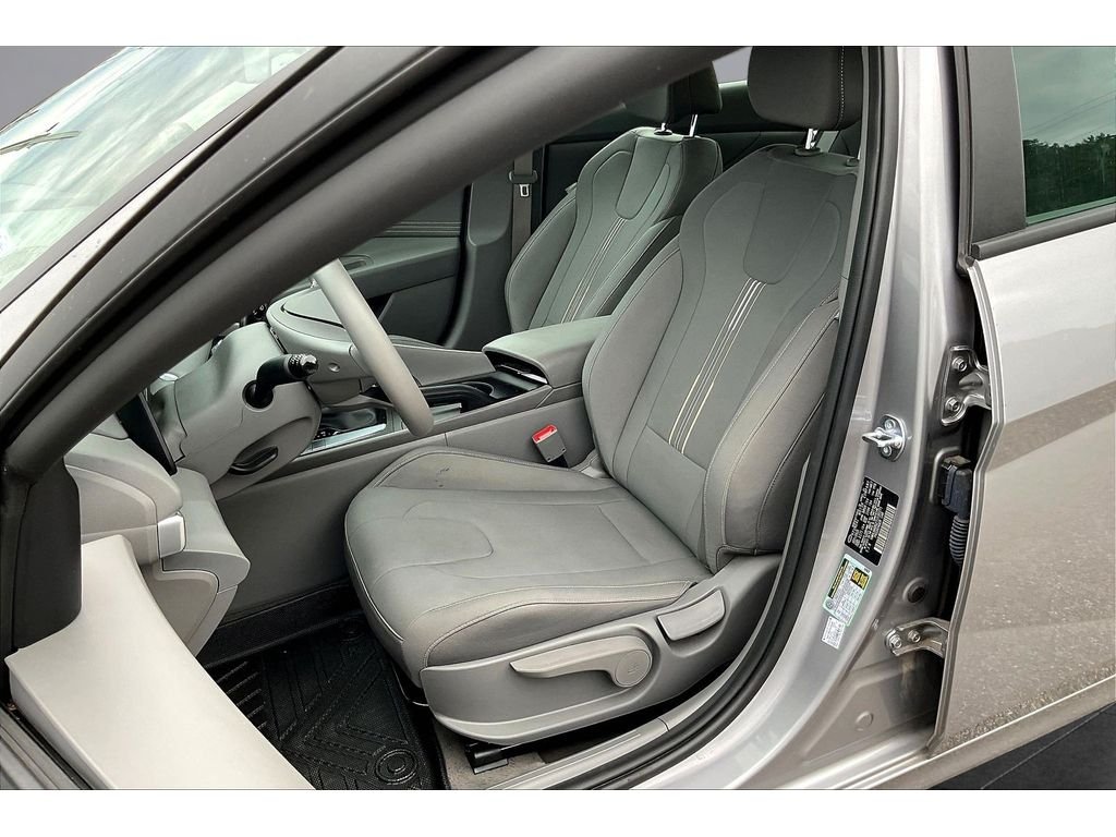 Used 2026 Gray Hyundai SEL Sport image 17