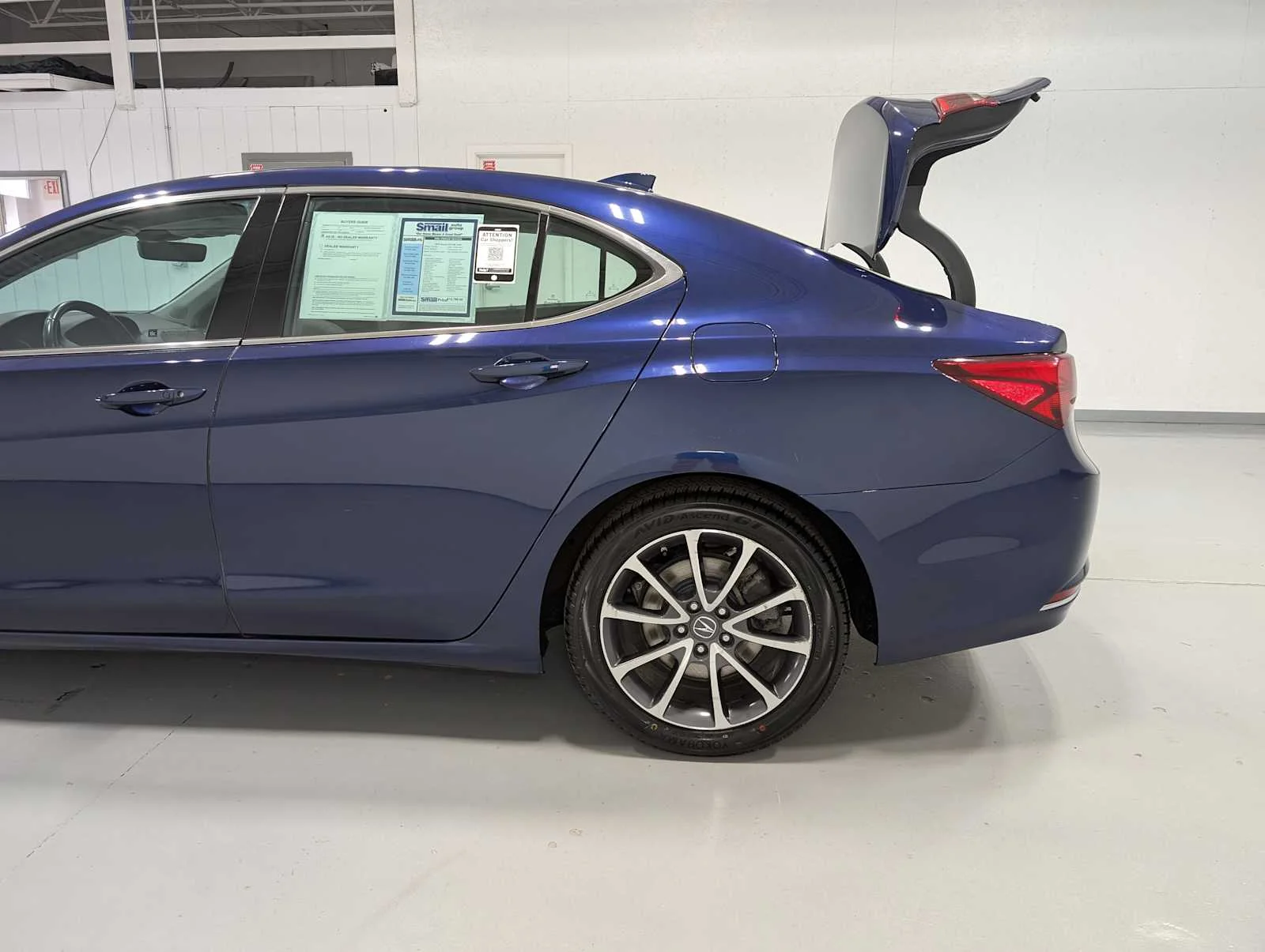 Used 2015 Fathom Blue Pearl Acura V6 Tech image 11