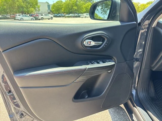 Used 2017 Gray Jeep Trailhawk image 19