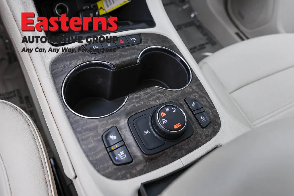 Used 2023 White GMC Denali image 24