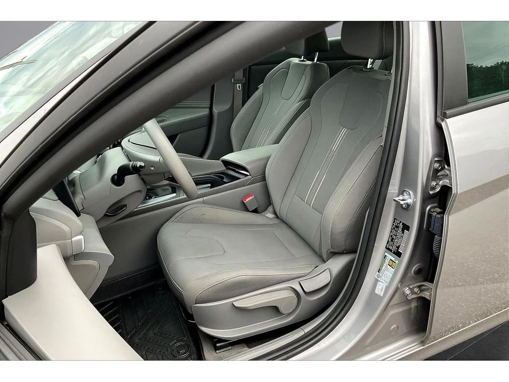 Used 2026 Gray Hyundai SEL Sport image 17