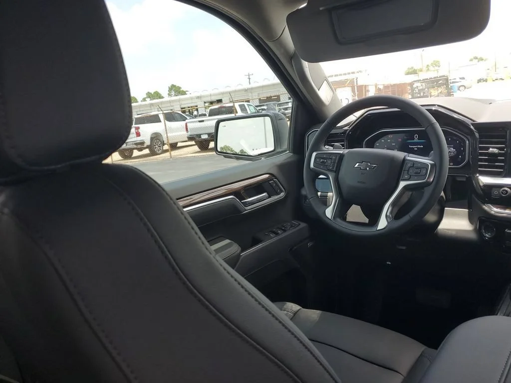 New 2026 Summit White Chevrolet RST image 10