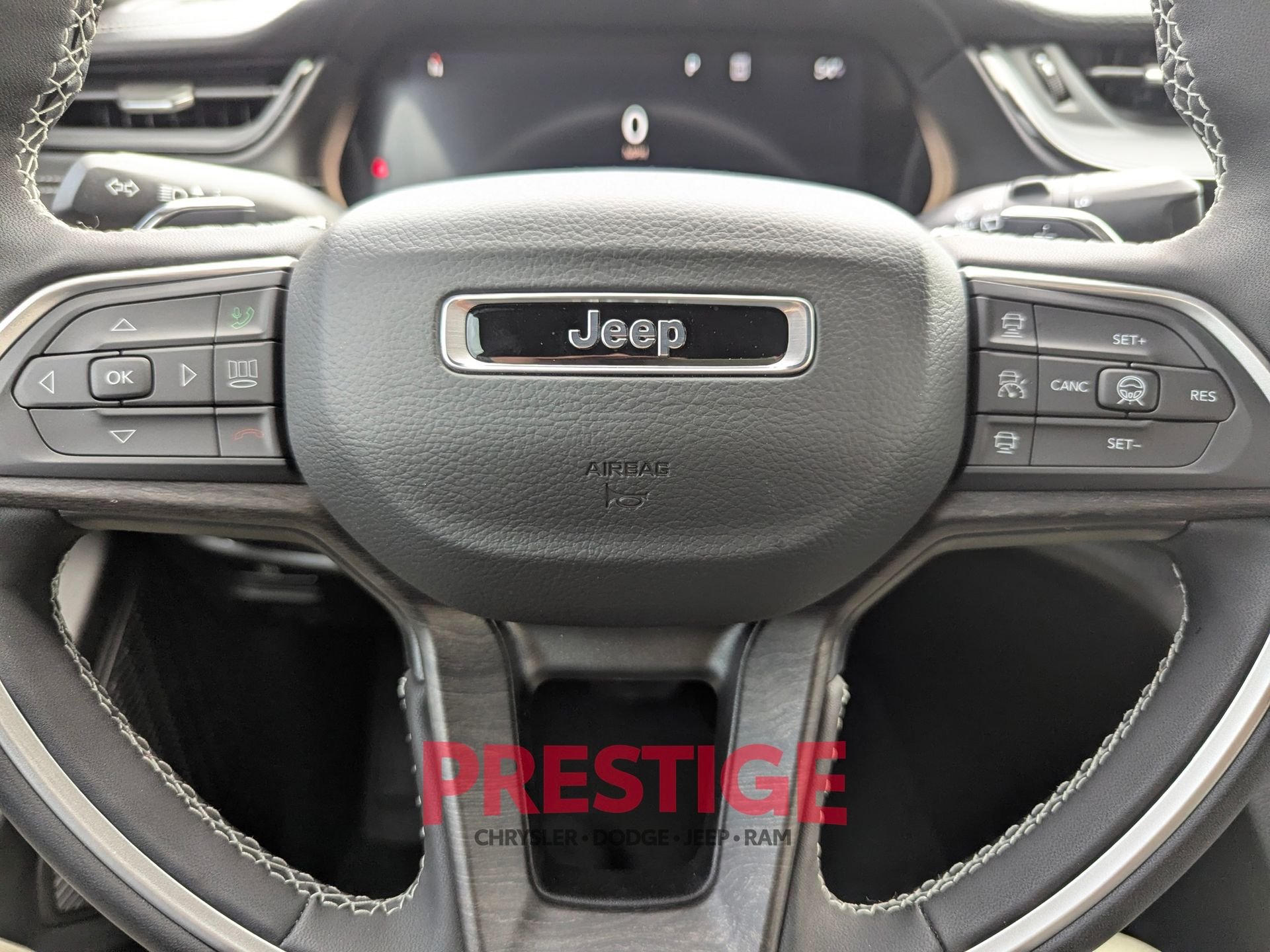 New 2026 Diamond Black Crystal Pearl-Coat Exterior Paint Jeep Altitude image 13