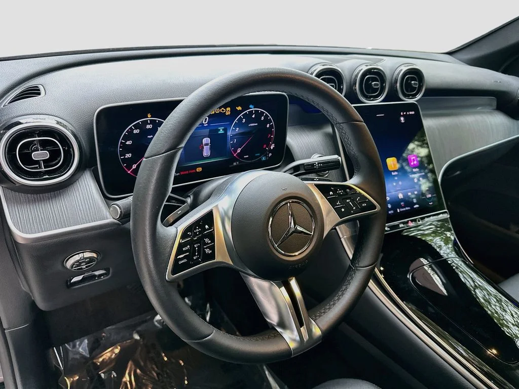 Used 2025 Black Mercedes-Benz GLC 300 image 4
