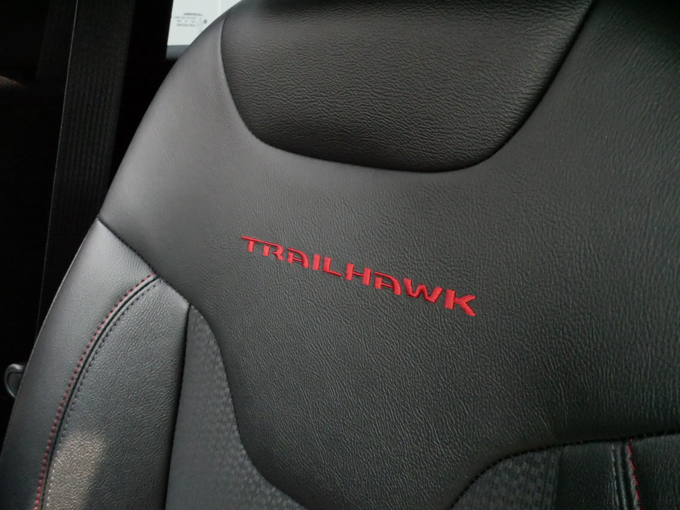 Used 2025 Bright White Clearcoat Jeep Trailhawk image 31